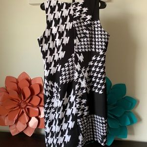 Black and white short sleeve dress